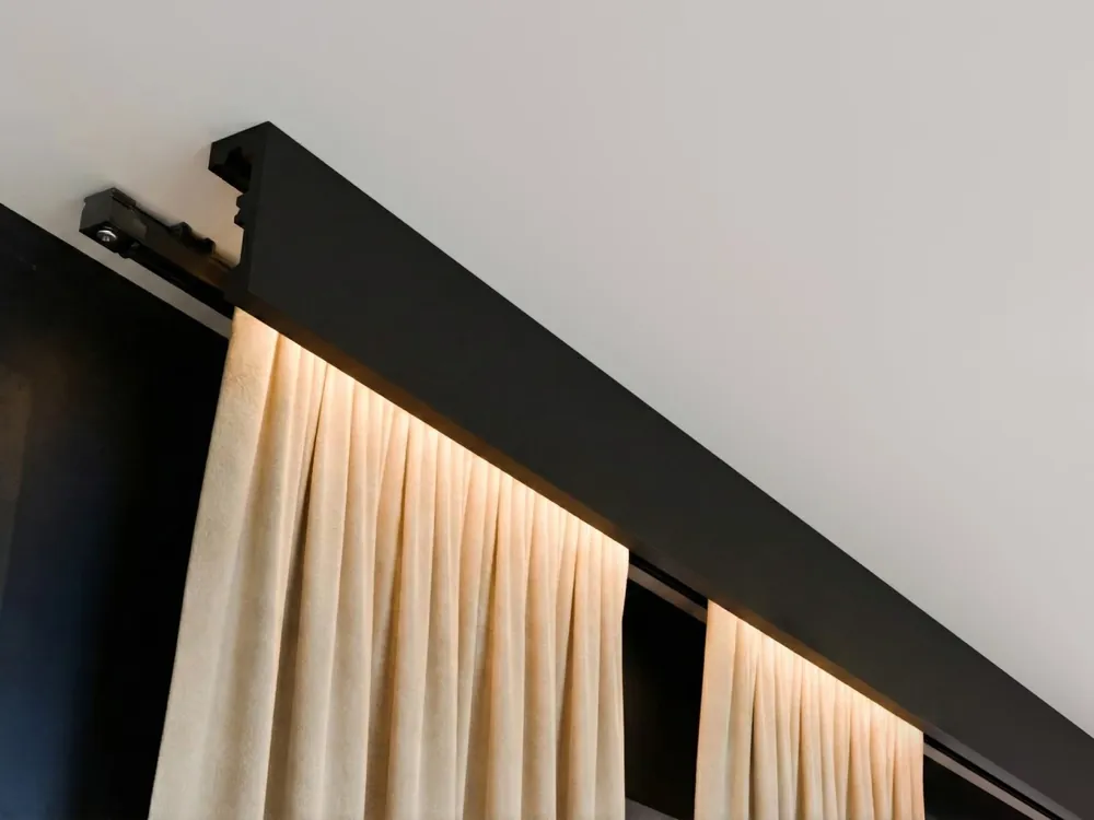 Szyna sufitowa jednotorowa czarna DSR teleskopowa z maskownicą 10 cm K10040B Decor System Nowość