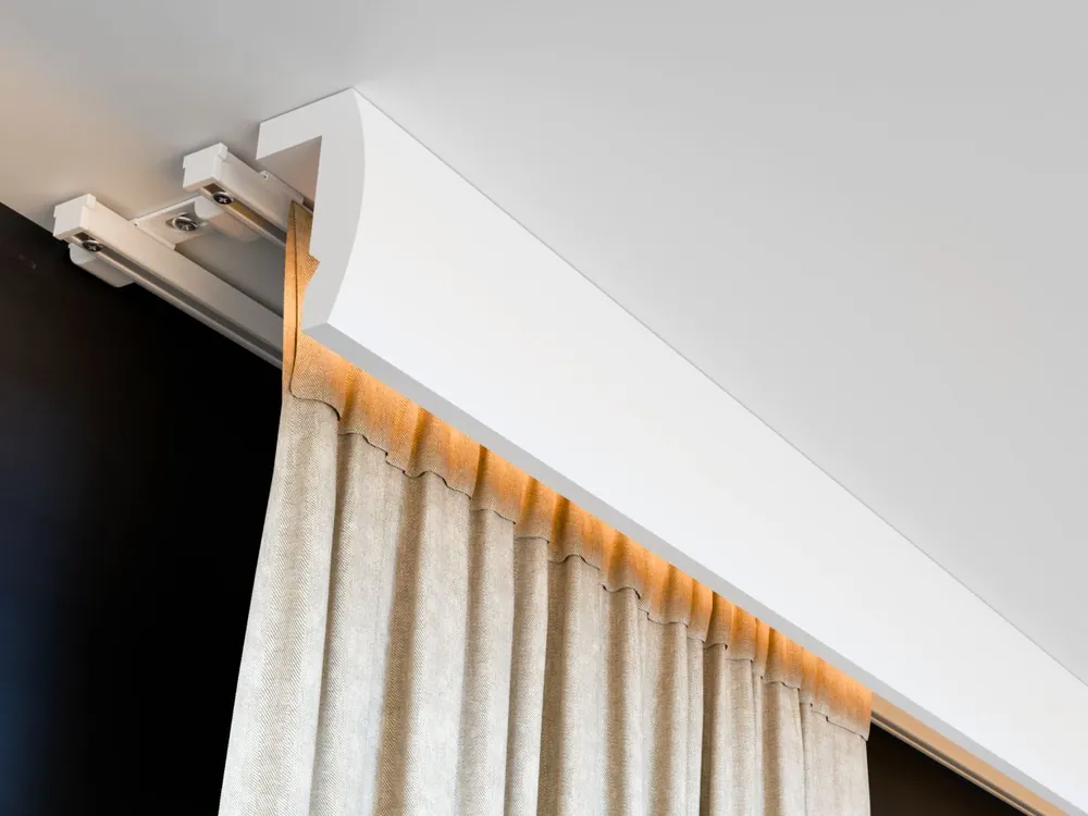 Niska cena Biały karnisz sufitowy podwójny ZS z maskownicą 15 cm LKO7