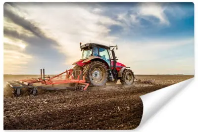 Fototapeta Traktor Pracujący Na Polu Najlepsza cena