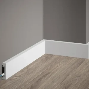 Łatwy zwrot Listwa przypodłogowa MD057P malowana na biało (5,7×1,5×200cm) Mardom Decor