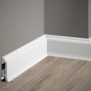 Zamów dziś Listwa przypodłogowa MD8300P malowana na biało (8,2×2,6×200cm) Mardom Decor