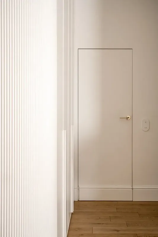 Sprawdź teraz Lamele ścienne panel premium Stretto L0101P malowane na biało (12×1,2×270cm) Mardom Decor